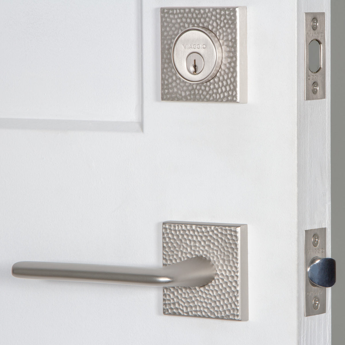 Quadrato Hammered Rosette Entry Set with Brezza Lever in Satin Nickel