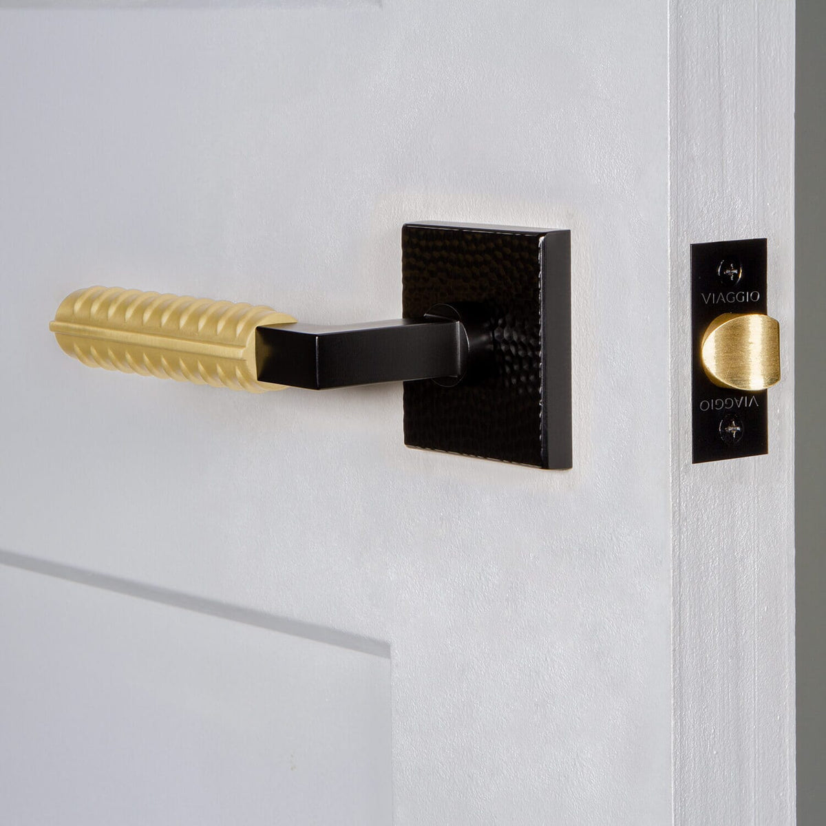 Quadrato Hammered Rosette in Satin Black with Satin Brass Contempo Rebar Lever