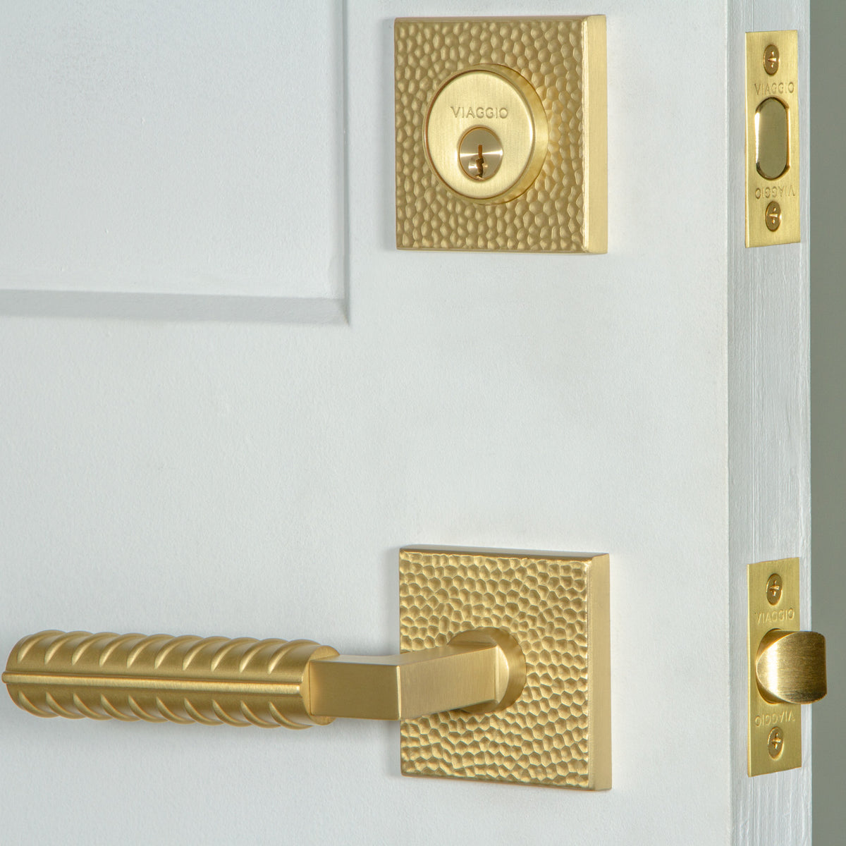 Quadrato Hammered Rosette Entry Set with Contempo Rebar Lever in Satin Brass