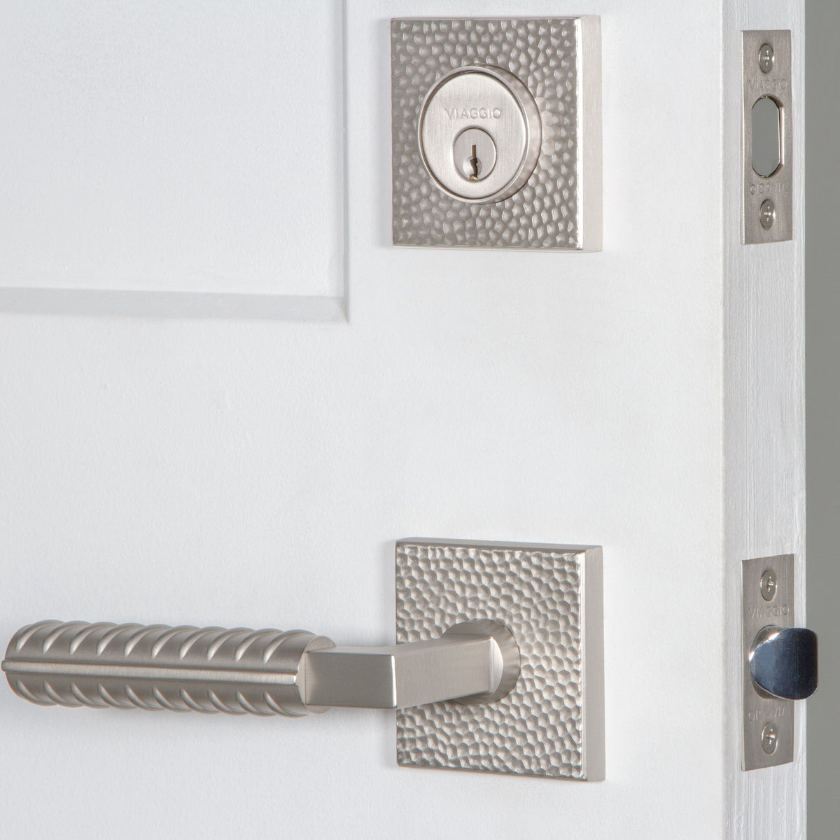 Quadrato Hammered Rosette Entry Set with Contempo Rebar Lever in Satin Nickel