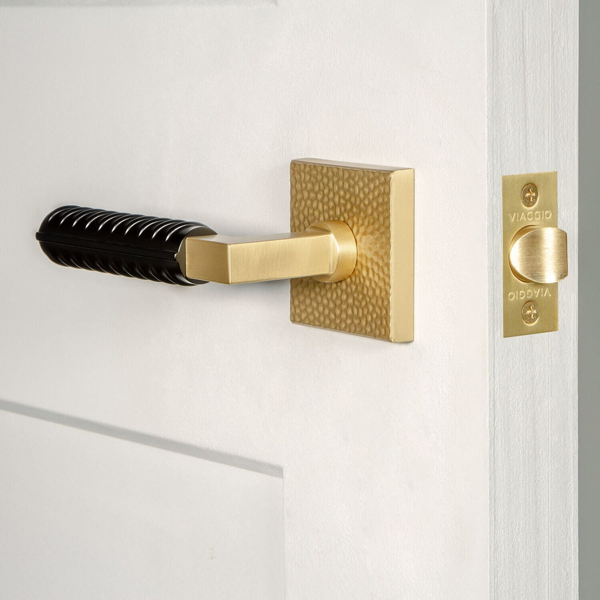 Quadrato Hammered Rosette in Satin Brass with Satin Black Contempo Rebar Lever