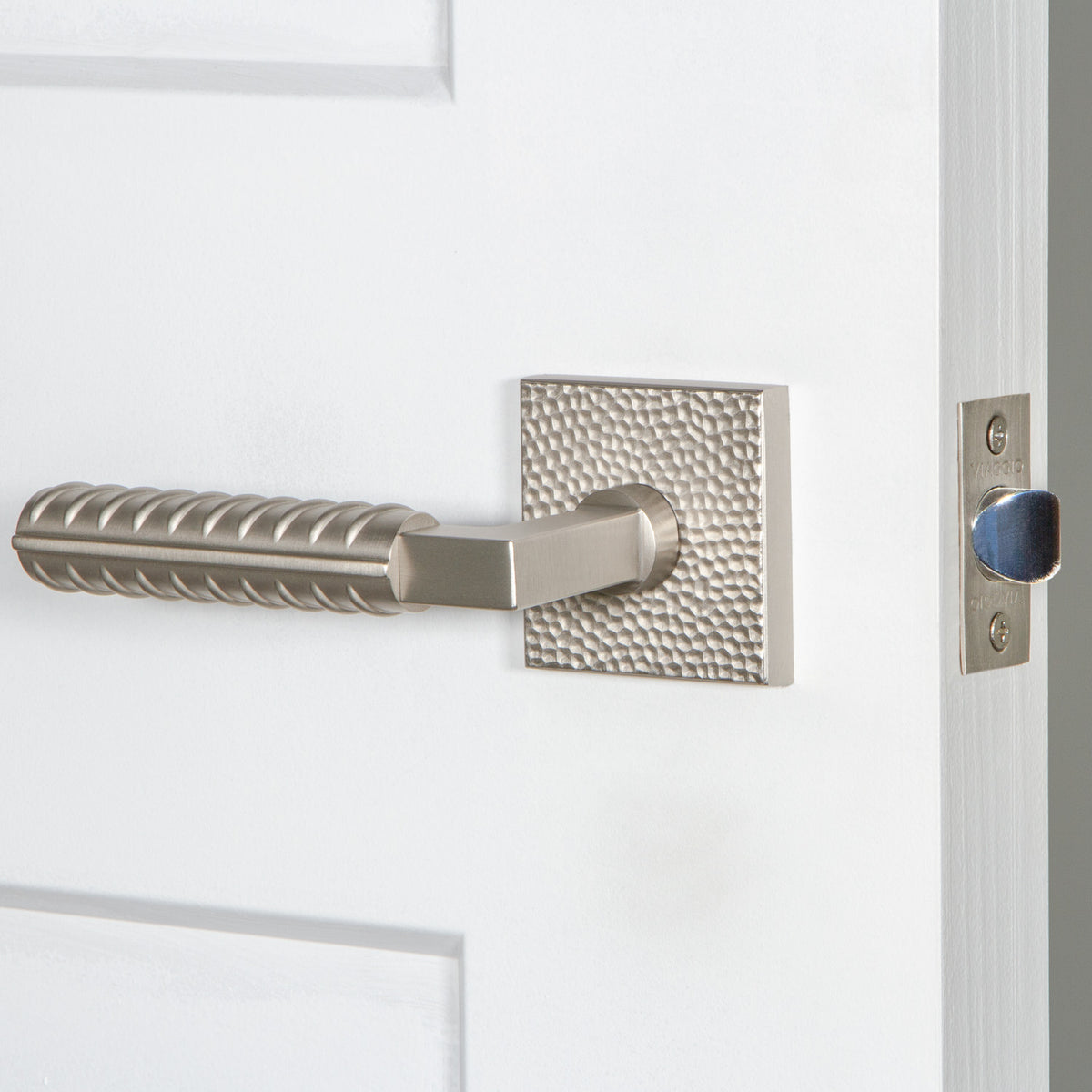 Quadrato Hammered Rosette with Contempo Rebar Lever in Satin Nickel