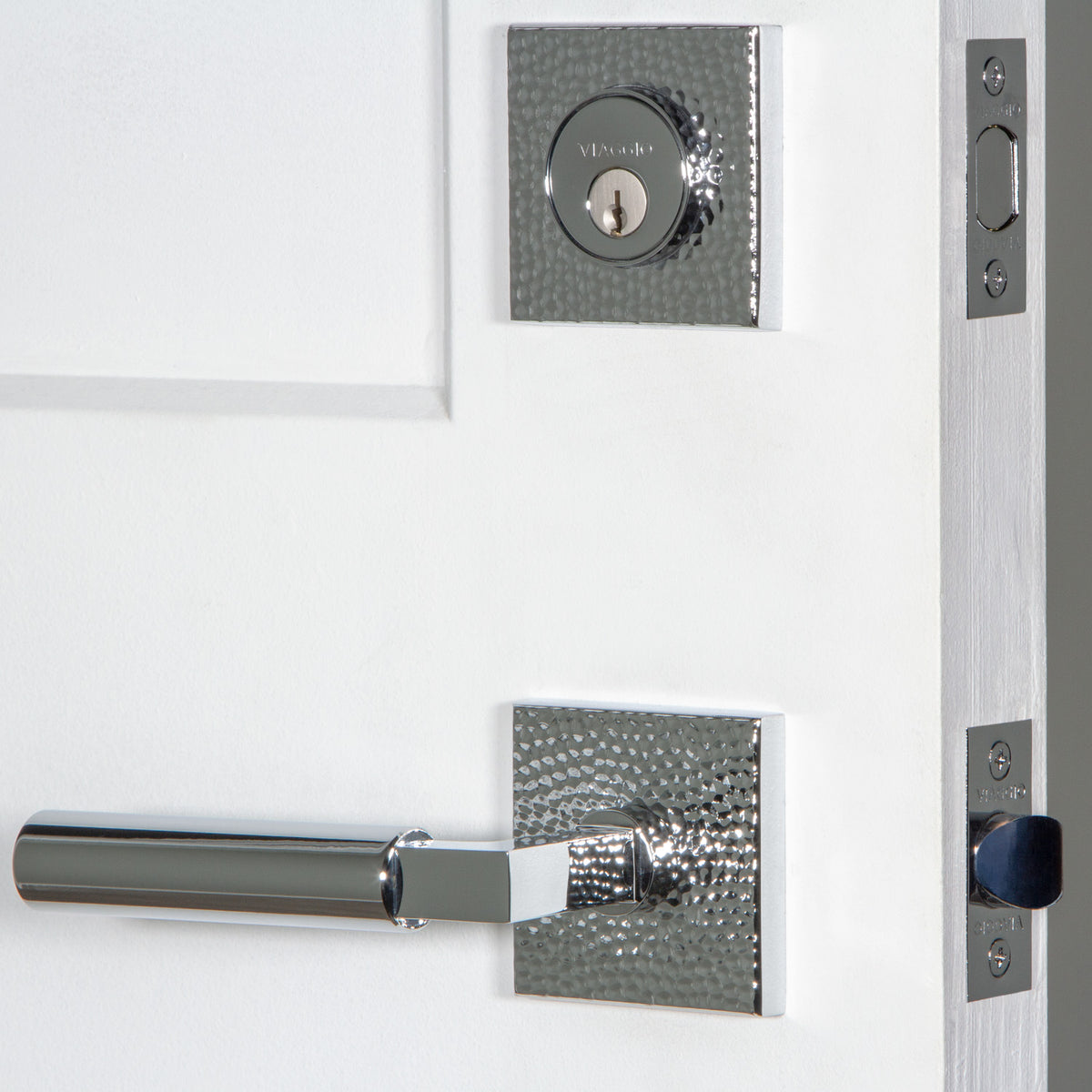 Quadrato Hammered Rosette Entry Set with Contempo Lever in Bright Chrome