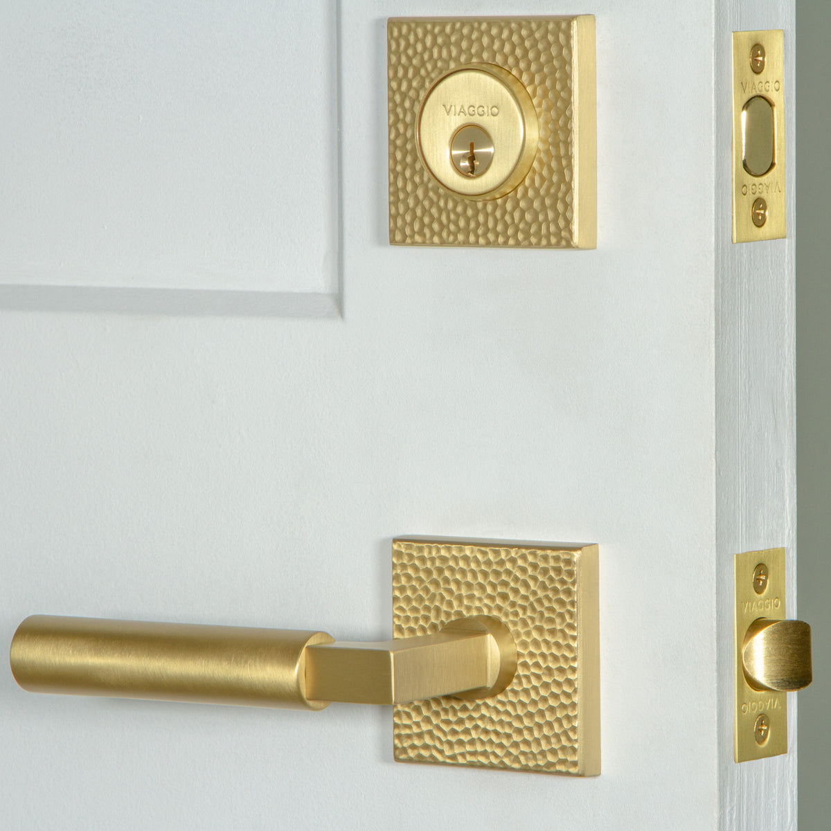 Quadrato Hammered Rosette Entry Set with Contempo Lever in Satin Brass