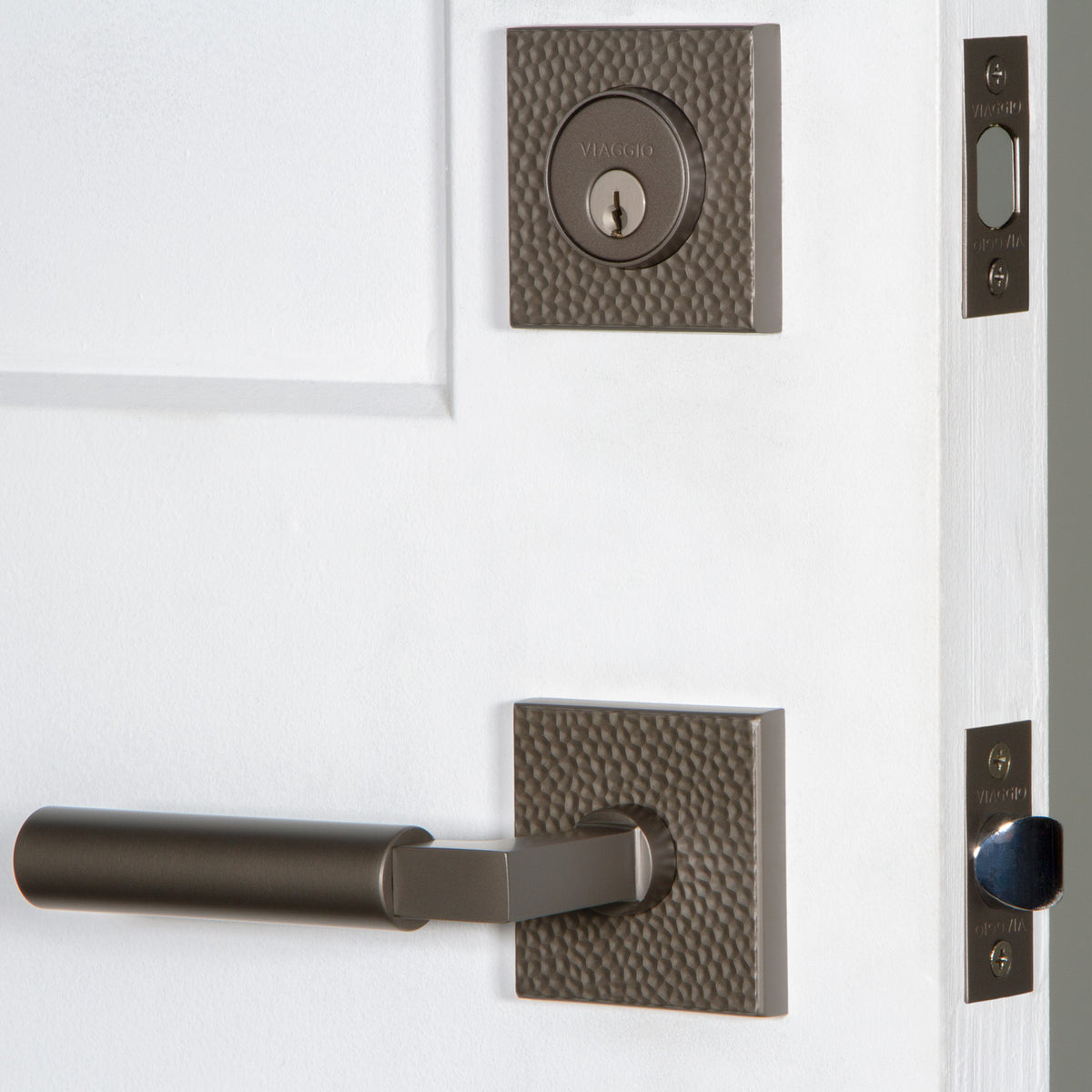 Quadrato Hammered Rosette Entry Set with Contempo Lever in Titanium Gray