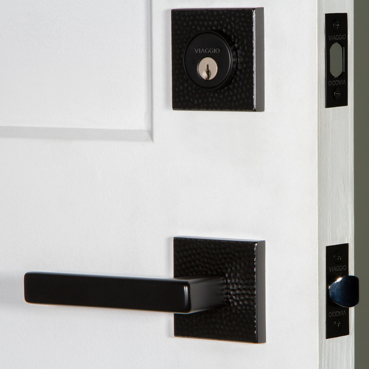Quadrato Hammered Rosette Entry Set with Lusso Lever in Satin Black
