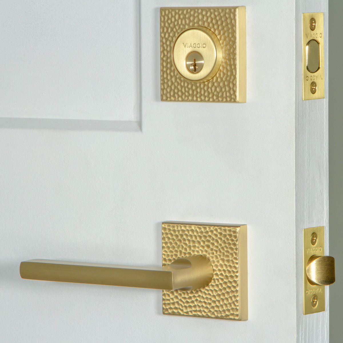 Quadrato Hammered Rosette Entry Set with Milano Lever in Satin Brass