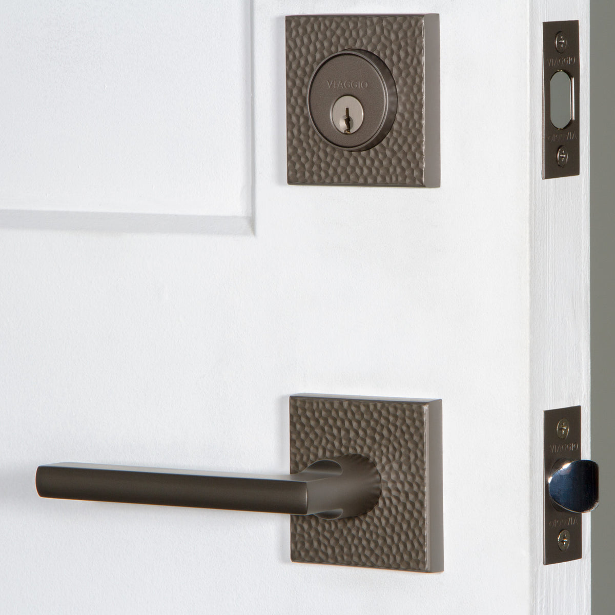 Quadrato Hammered Rosette Entry Set with Milano Lever in Titanium Gray