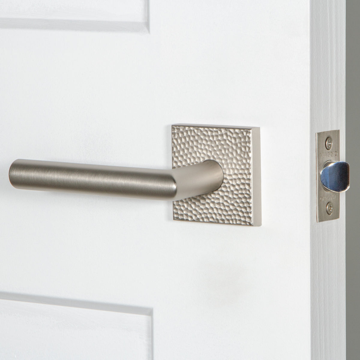 Quadrato Hammered Rosette with Moderno Lever in Satin Nickel