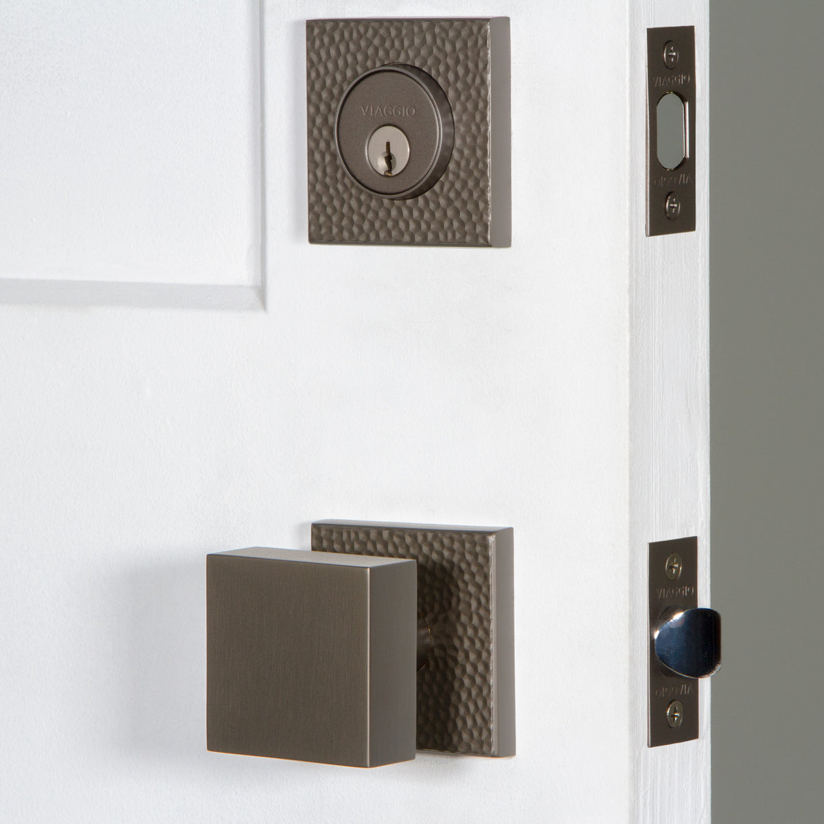 Quadrato Hammered Rosette Entry Set with Quadrato Knob in Titanium Gray