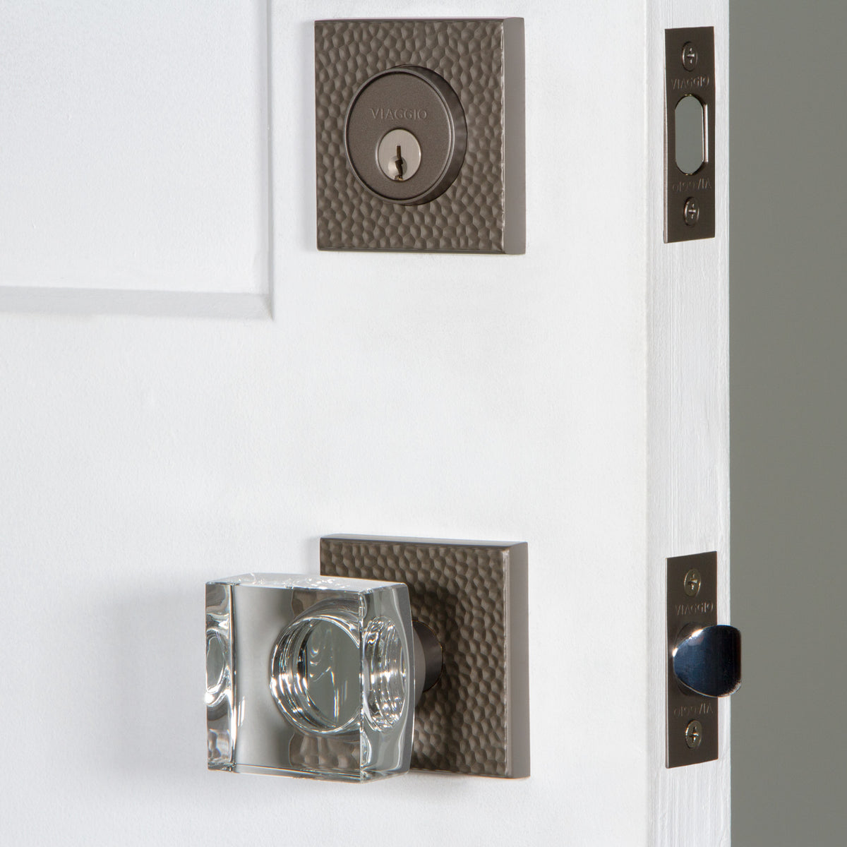 Quadrato Hammered Rosette Entry Set with Quadrato Crystal Knob in Titanium Gray