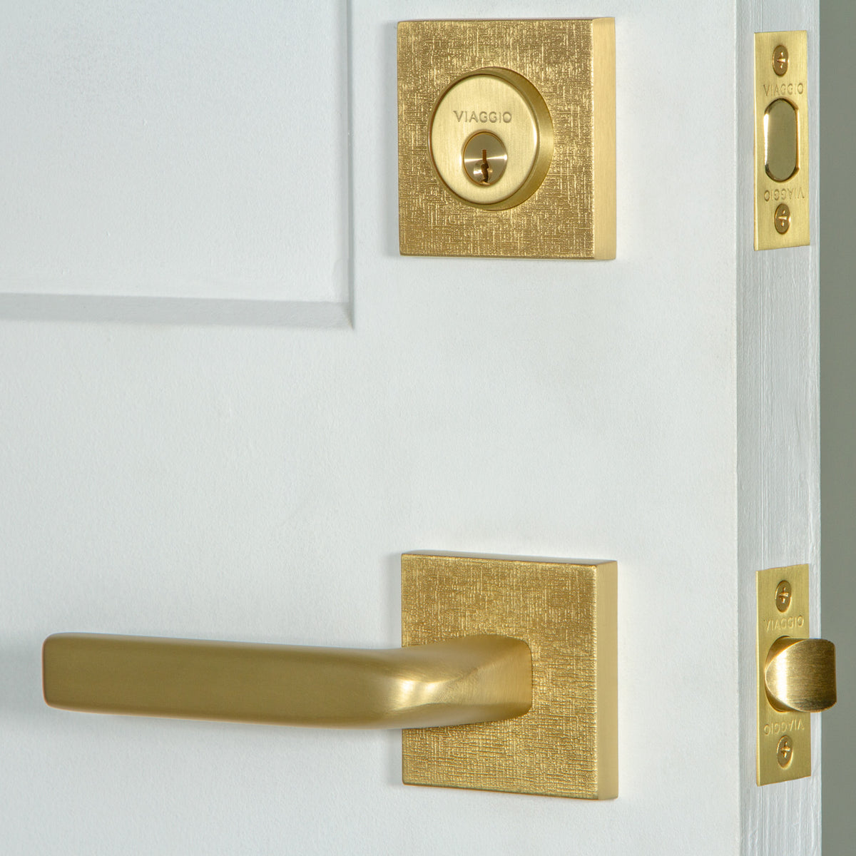 Quadrato Linen Rosette Entry Set with Bella Lever in Satin Brass