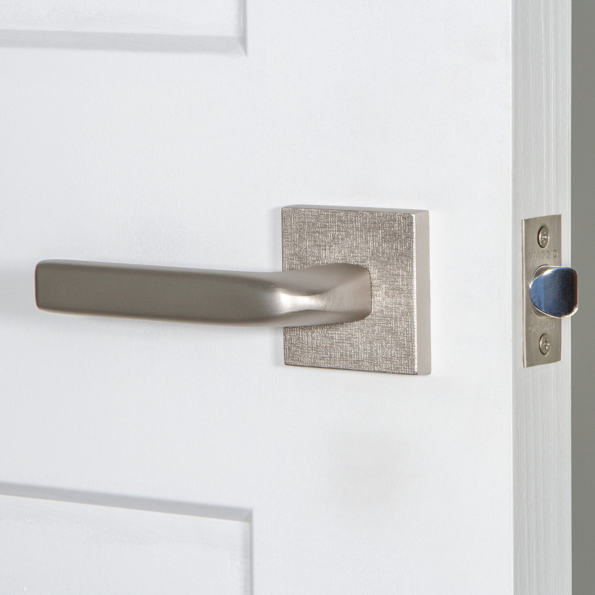 Quadrato Linen Rosette with Bella Lever in Satin Nickel