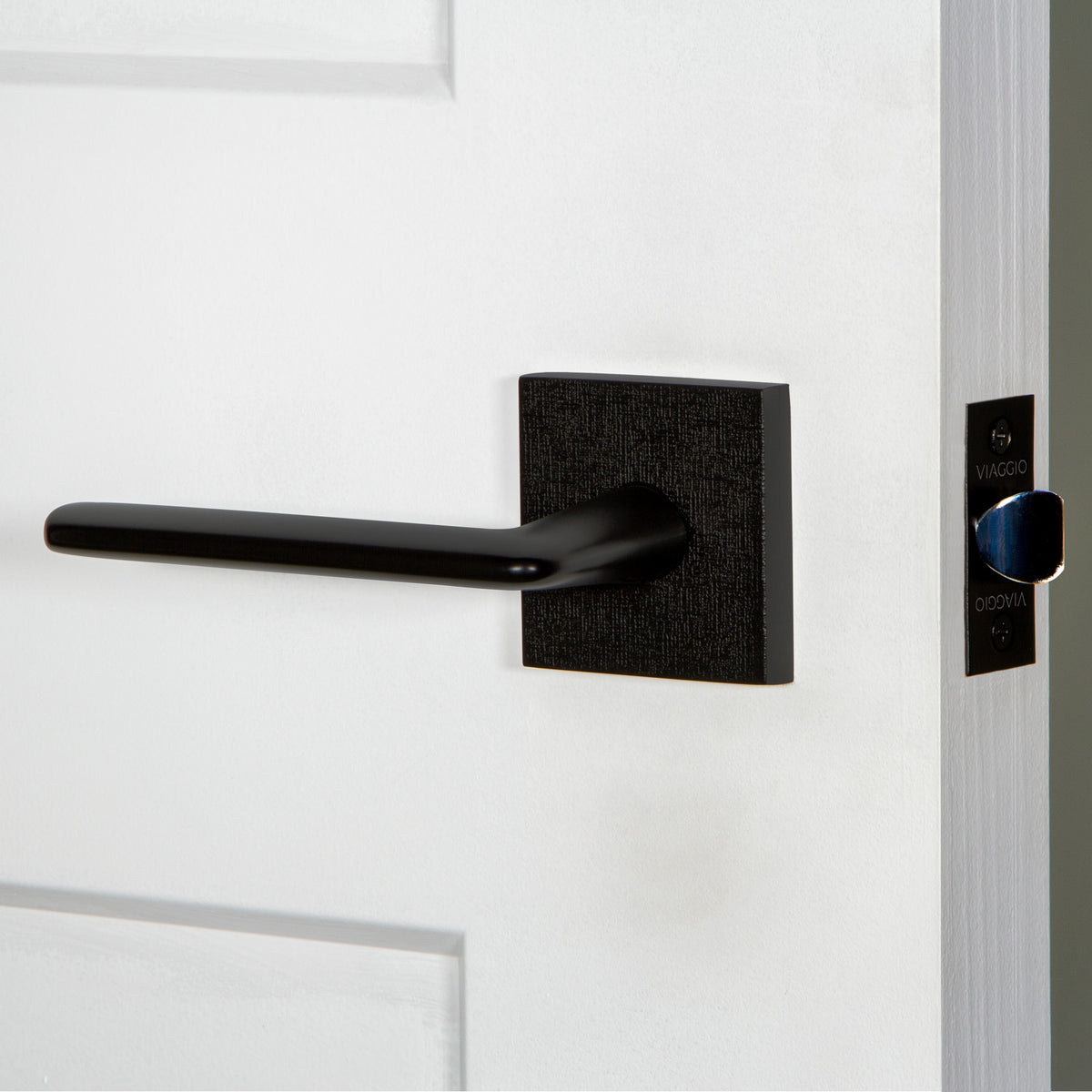 Quadrato Linen Rosette with Brezza Lever in Satin Black