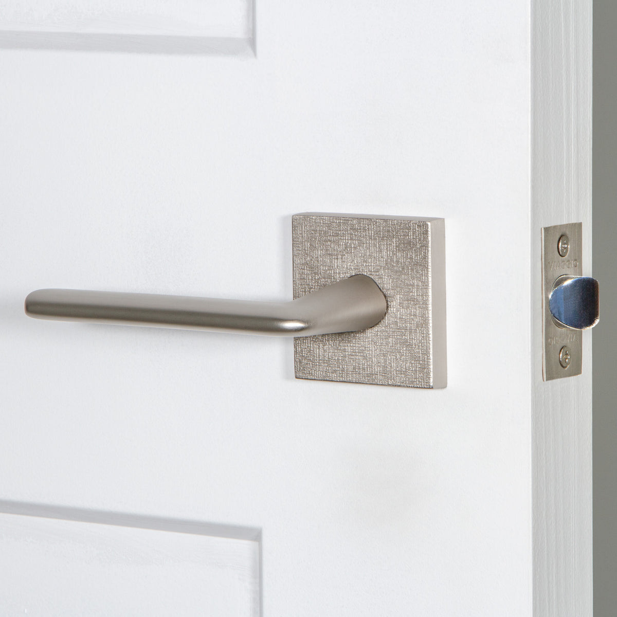 Quadrato Linen Rosette with Brezza Lever in Satin Nickel