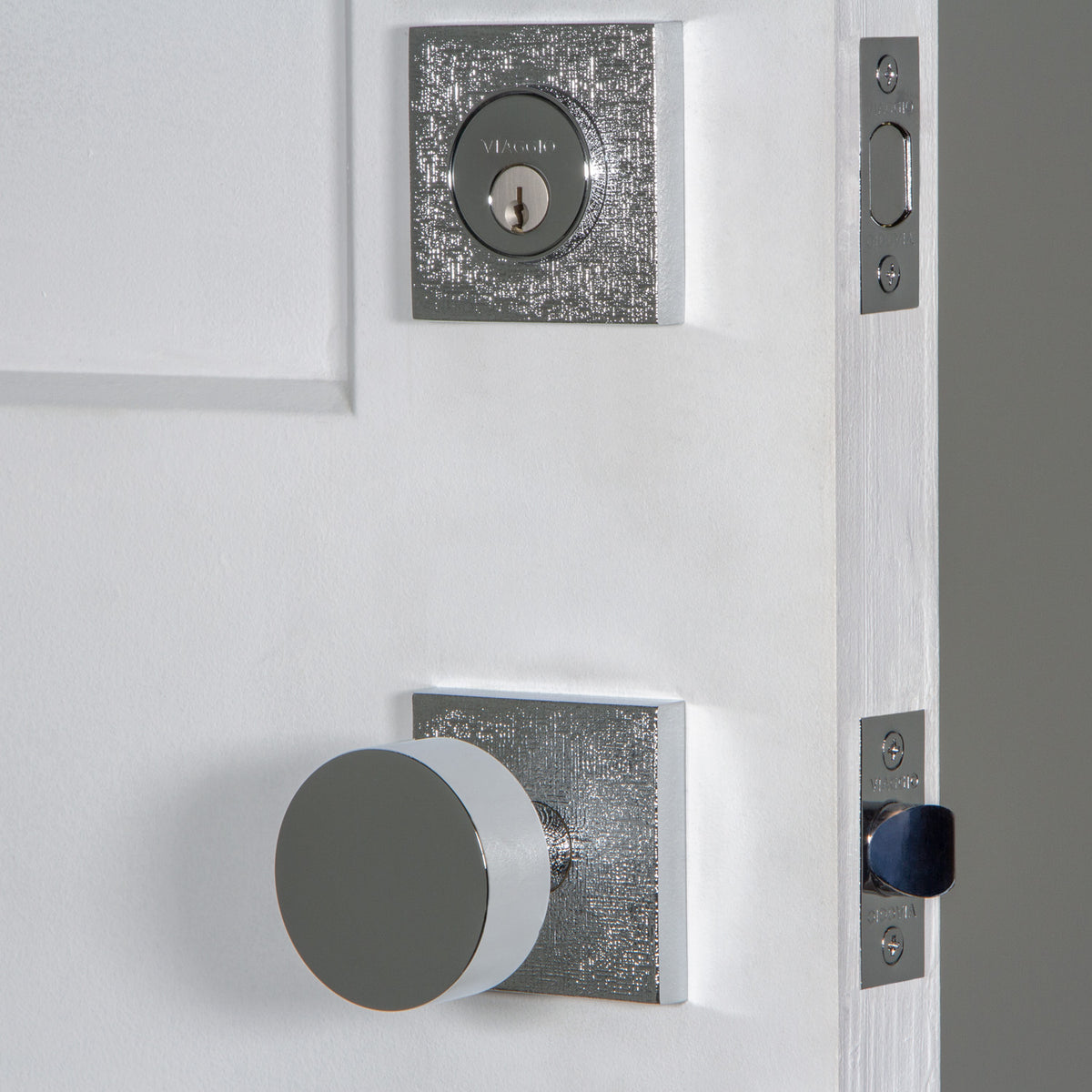 Quadrato Linen Rosette Entry Set with Circolo Knob in Bright Chrome