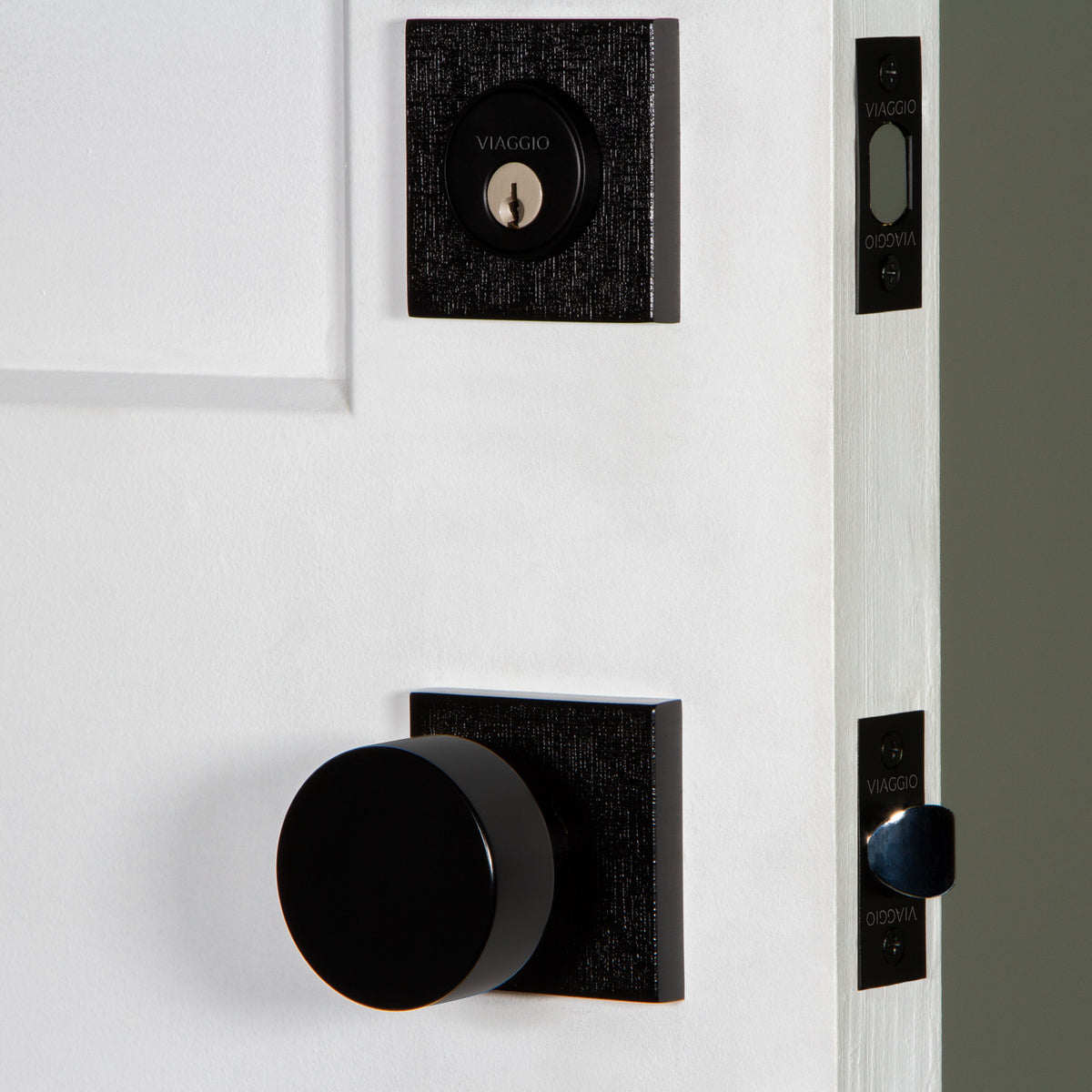 Quadrato Linen Rosette Entry Set with Circolo Knob in Satin Black