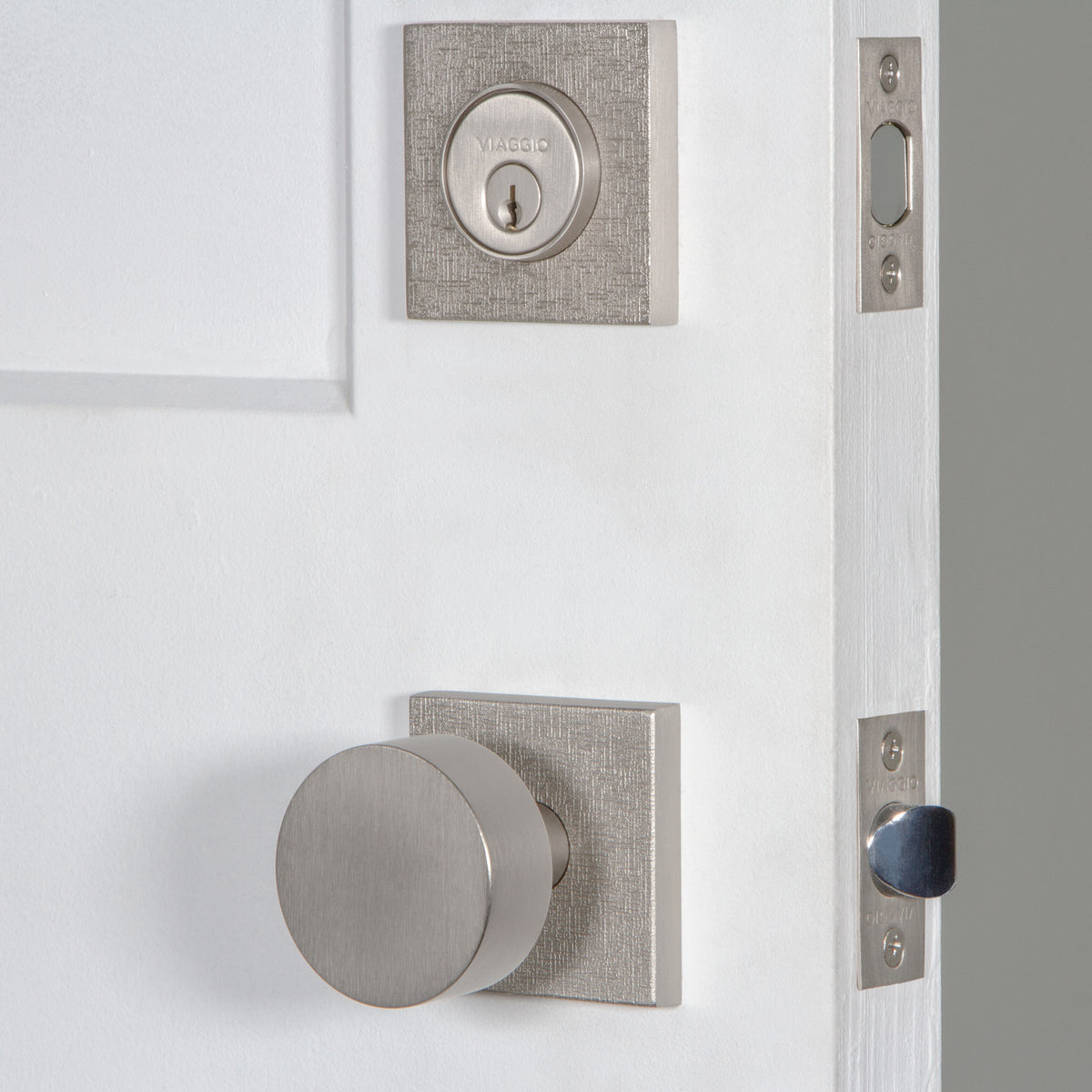 Quadrato Linen Rosette Entry Set with Circolo Knob in Satin Nickel