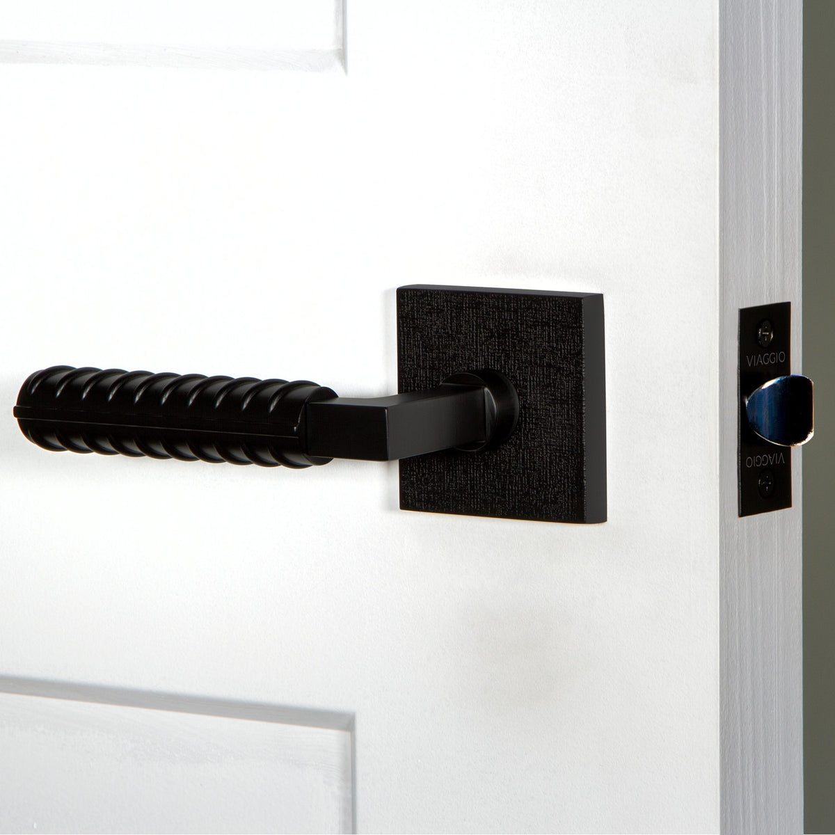 Quadrato Linen Rosette with Contempo Rebar Lever in Satin Black