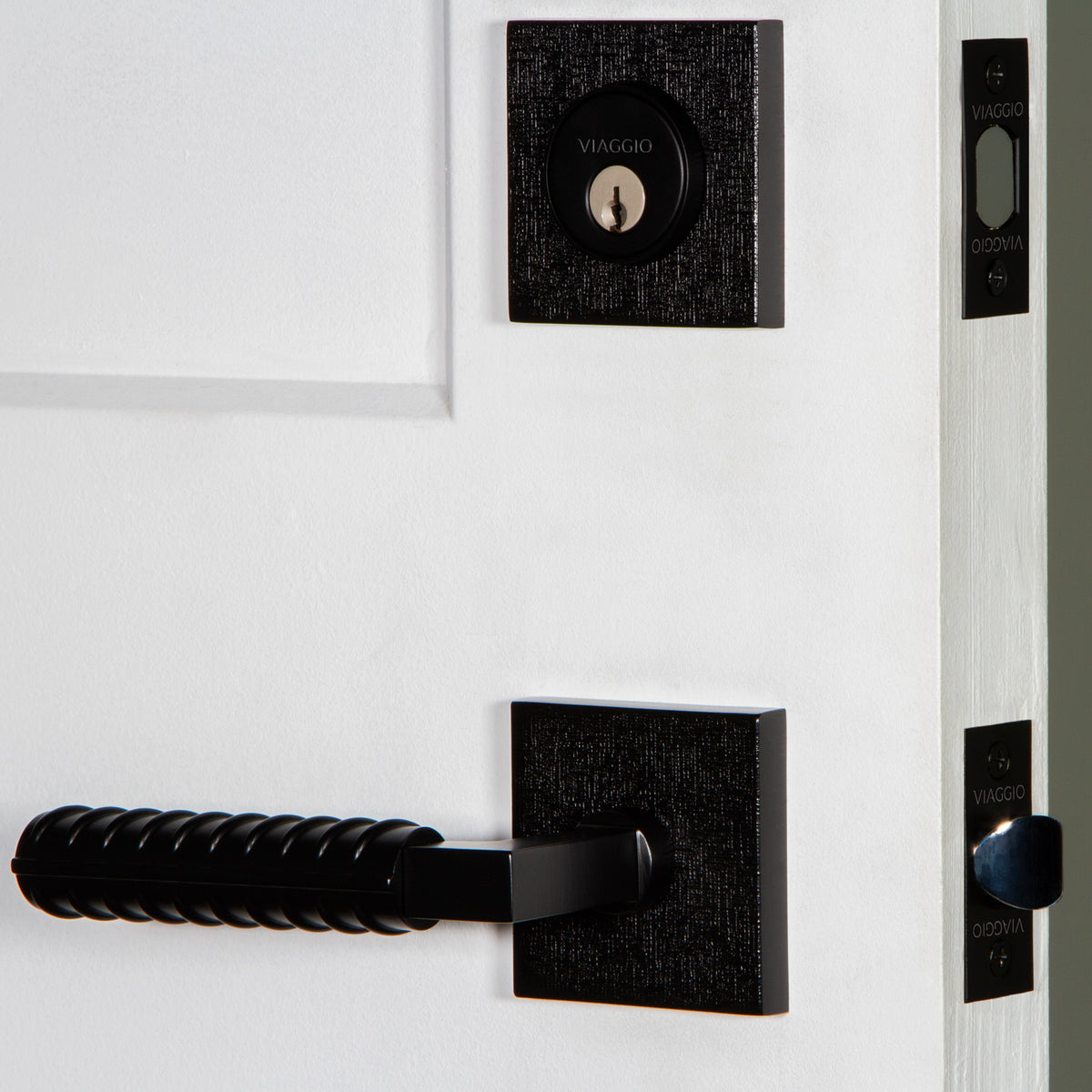 Quadrato Linen Rosette Entry Set with Contempo Rebar Lever in Satin Black