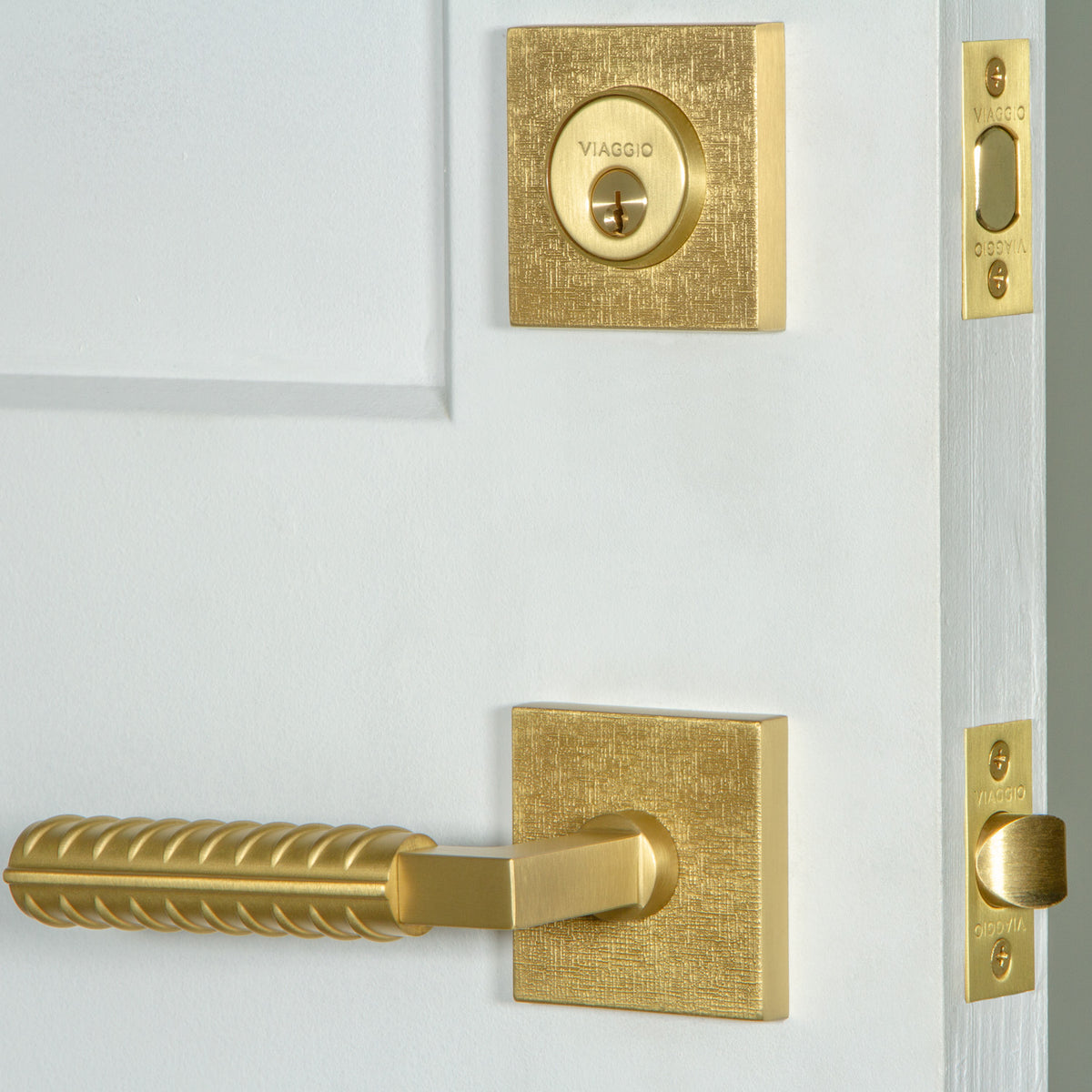 Quadrato Linen Rosette Entry Set with Contempo Rebar Lever in Satin Brass