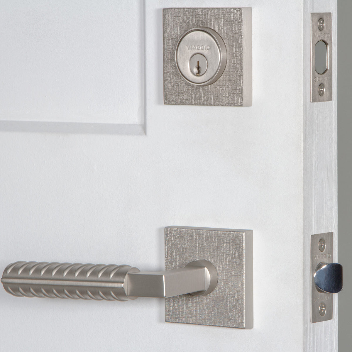 Quadrato Linen Rosette Entry Set with Contempo Rebar Lever in Satin Nickel