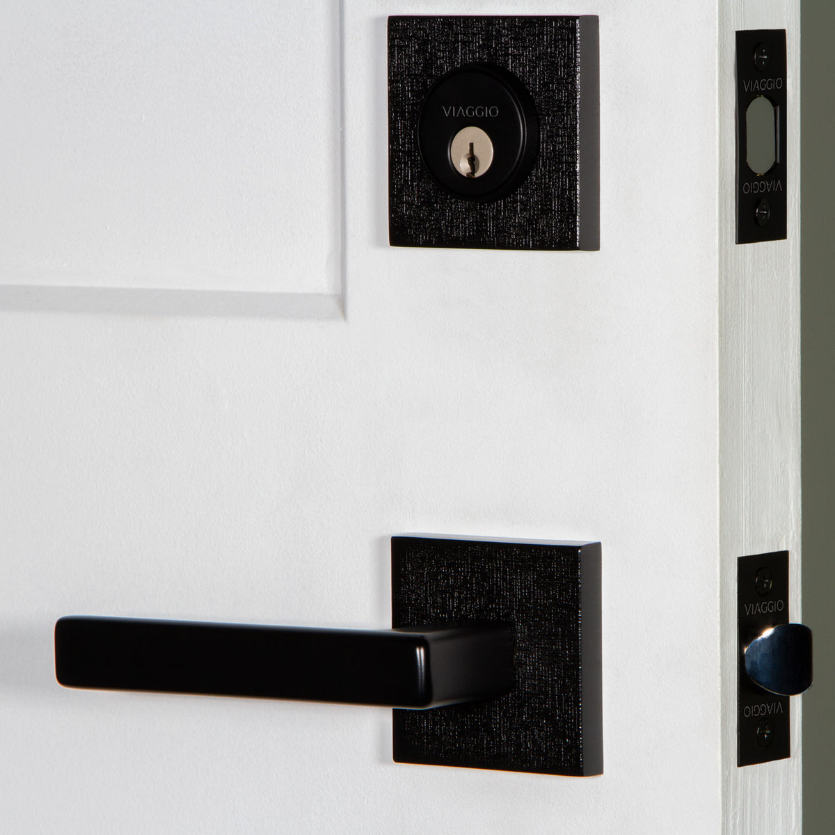 Quadrato Linen Rosette Entry Set with Lusso Lever in Satin Black