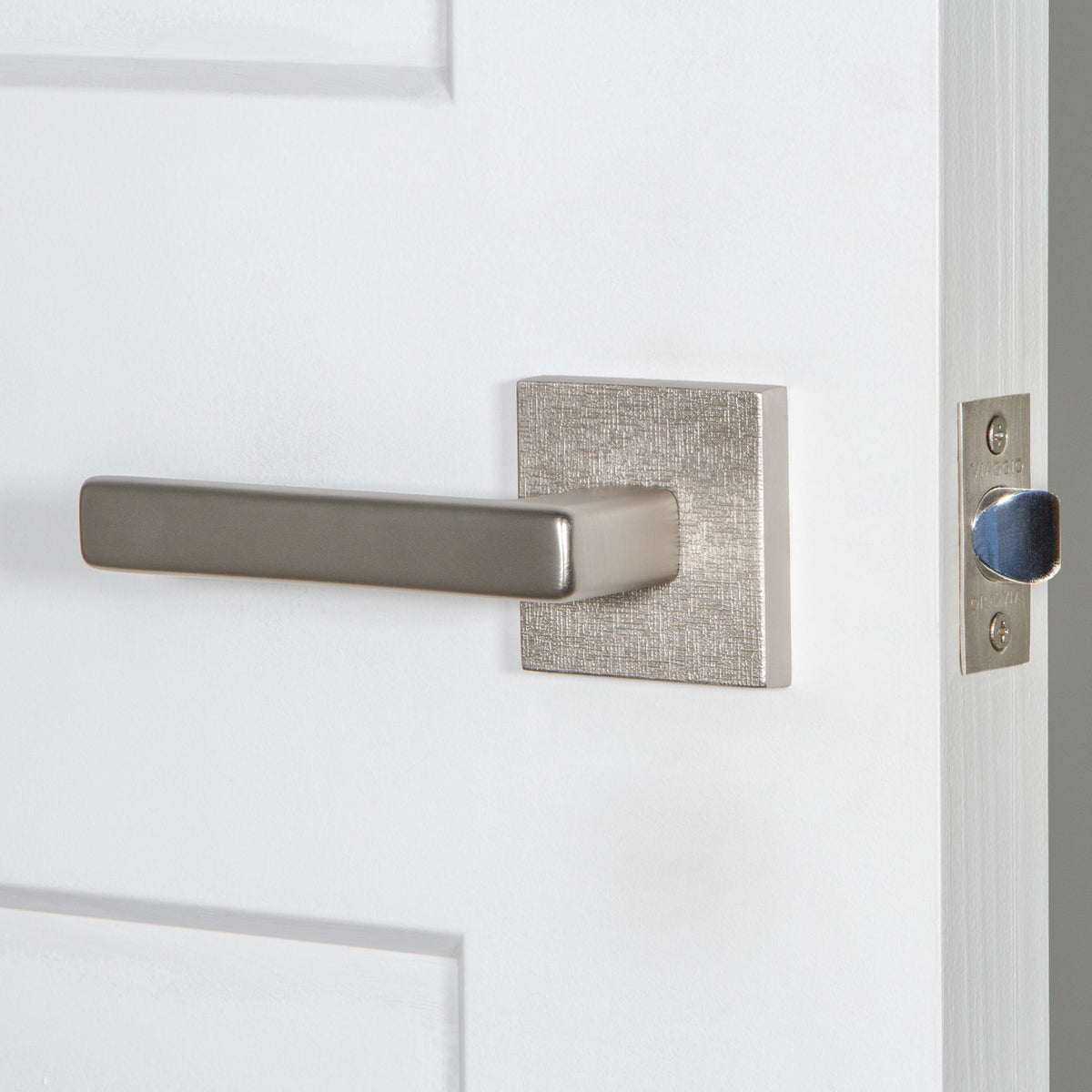 Quadrato Linen Rosette with Lusso Lever in Satin Nickel