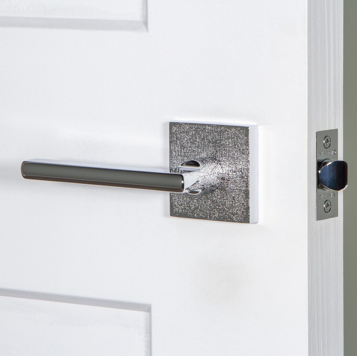 Quadrato Linen Rosette with Milano Lever in Bright Chrome