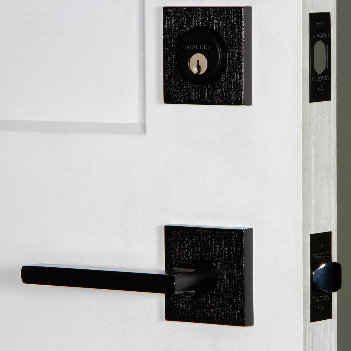 Quadrato Linen Rosette Entry Set with Milano Lever in Satin Black