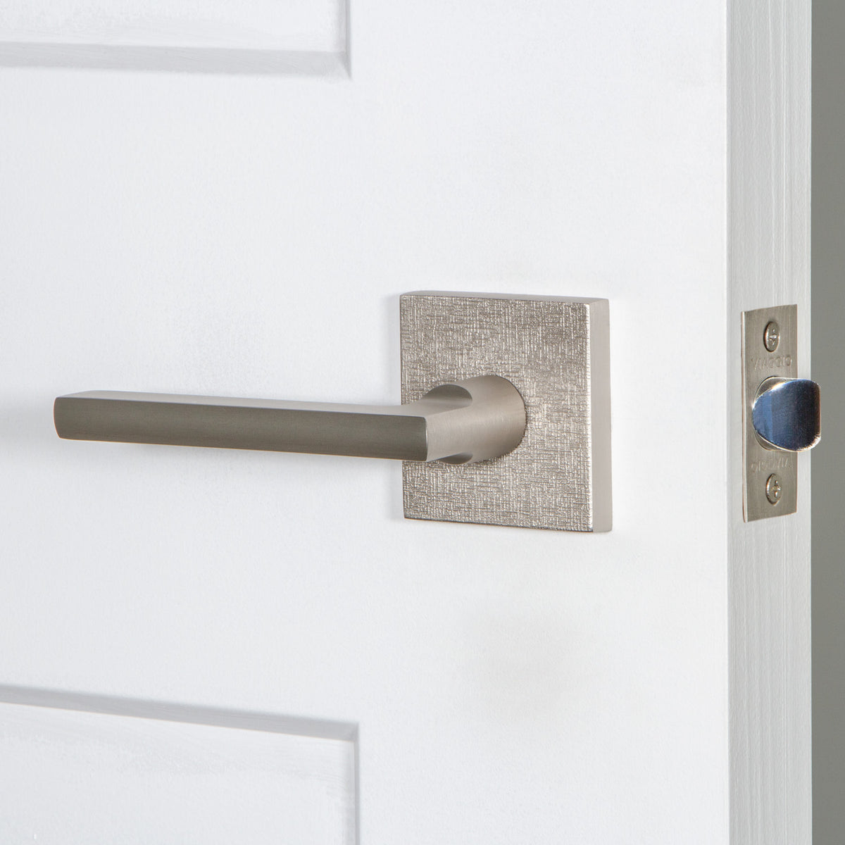 Quadrato Linen Rosette with Milano Lever in Satin Nickel