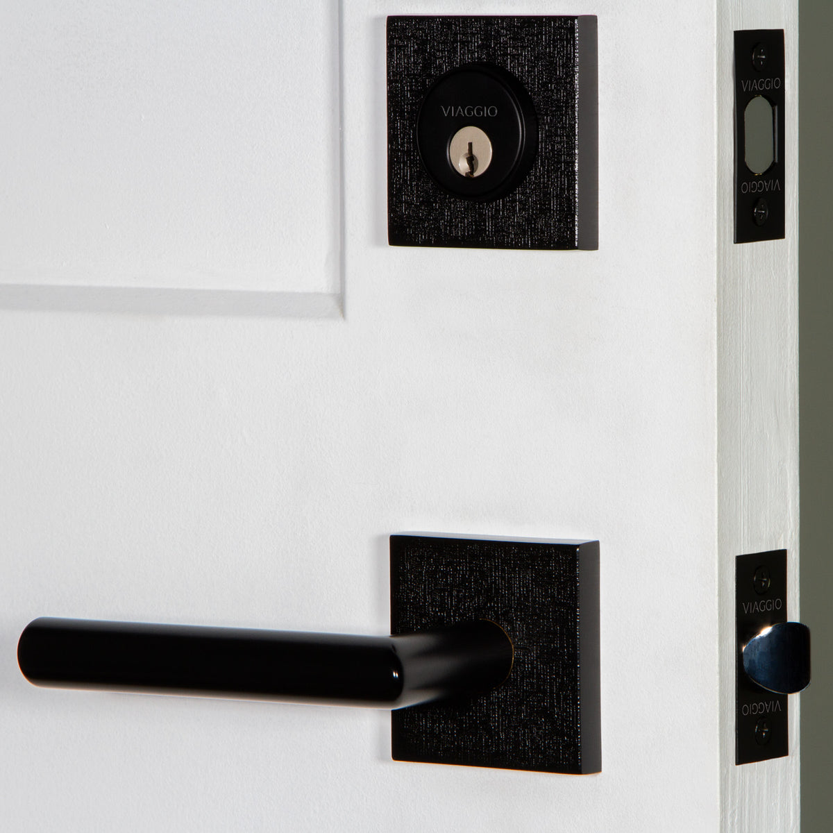 Quadrato Linen Rosette Entry Set with Moderno Lever in Satin Black