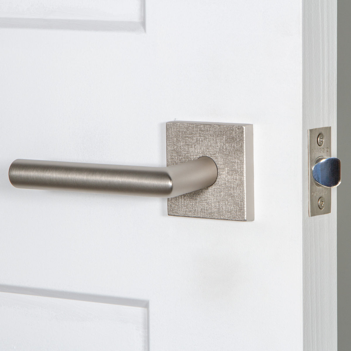 Quadrato Linen Rosette with Moderno Lever in Satin Nickel