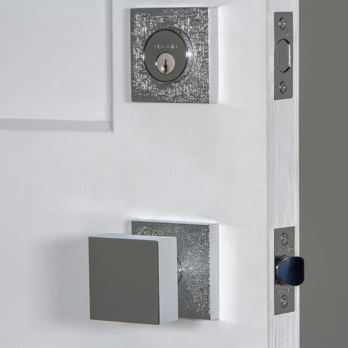 Quadrato Linen Rosette Entry Set with Quadrato Knob in Bright Chrome