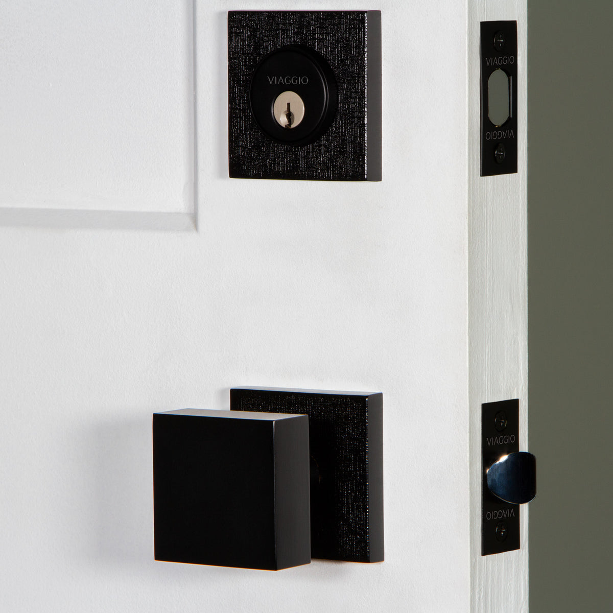 Quadrato Linen Rosette Entry Set with Quadrato Knob in Satin Black