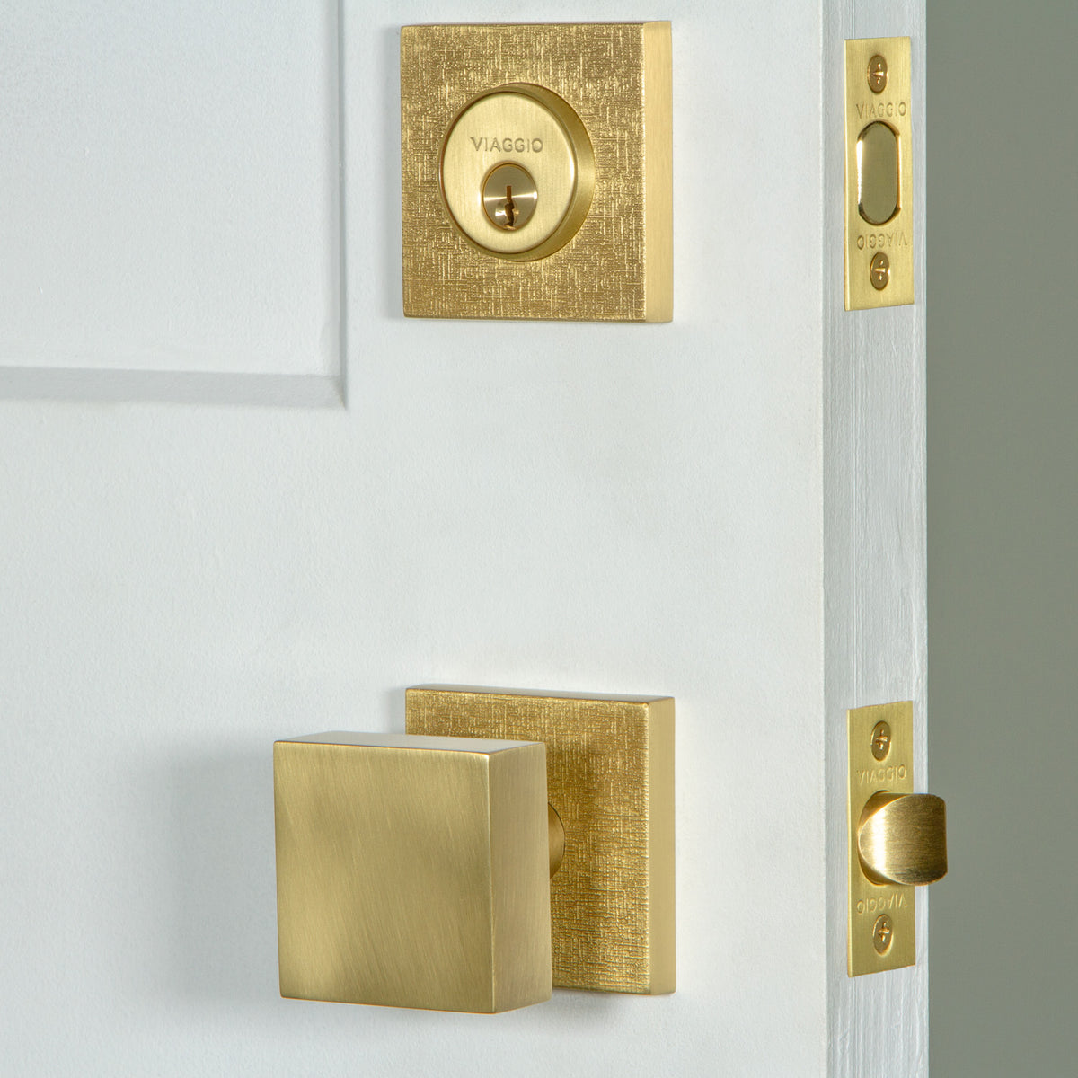 Quadrato Linen Rosette Entry Set with Quadrato Knob in Satin Brass