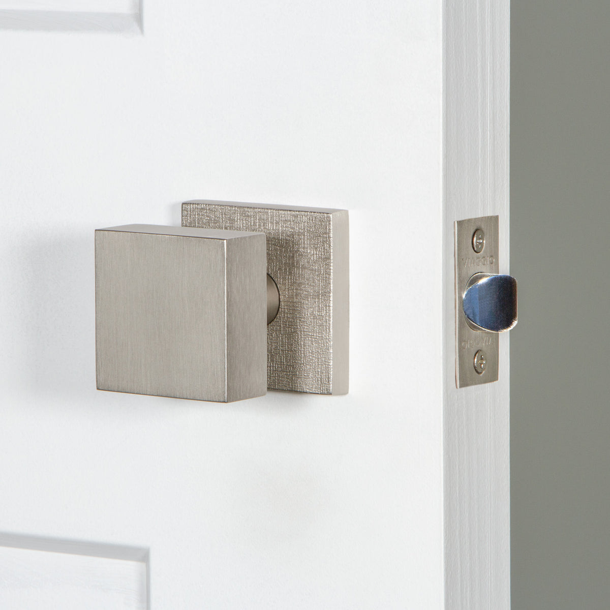 Quadrato Linen Rosette with Quadrato Knob in Satin Nickel