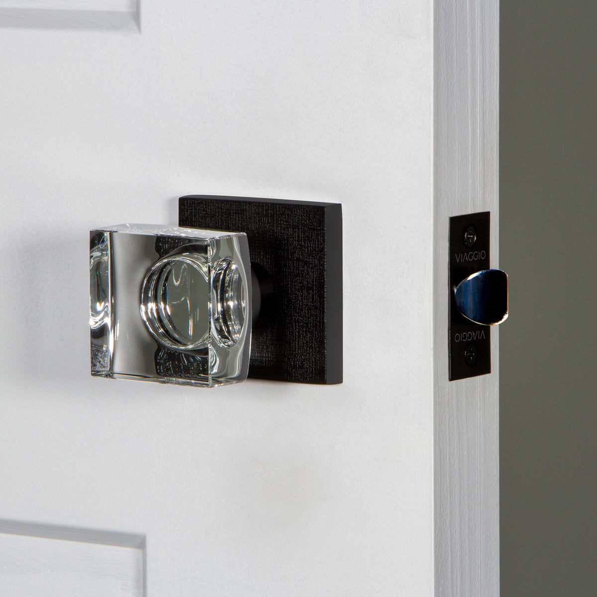 Quadrato Linen Rosette with Quadrato Crystal Knob in Satin Black