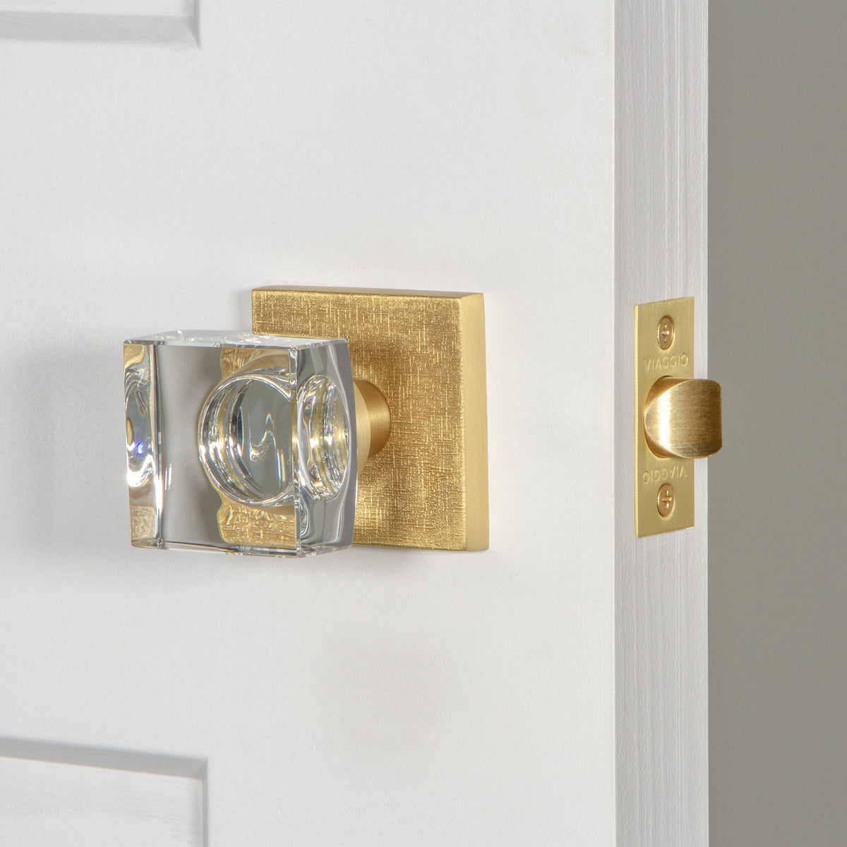 Quadrato Linen Rosette with Quadrato Crystal Knob in Satin Brass