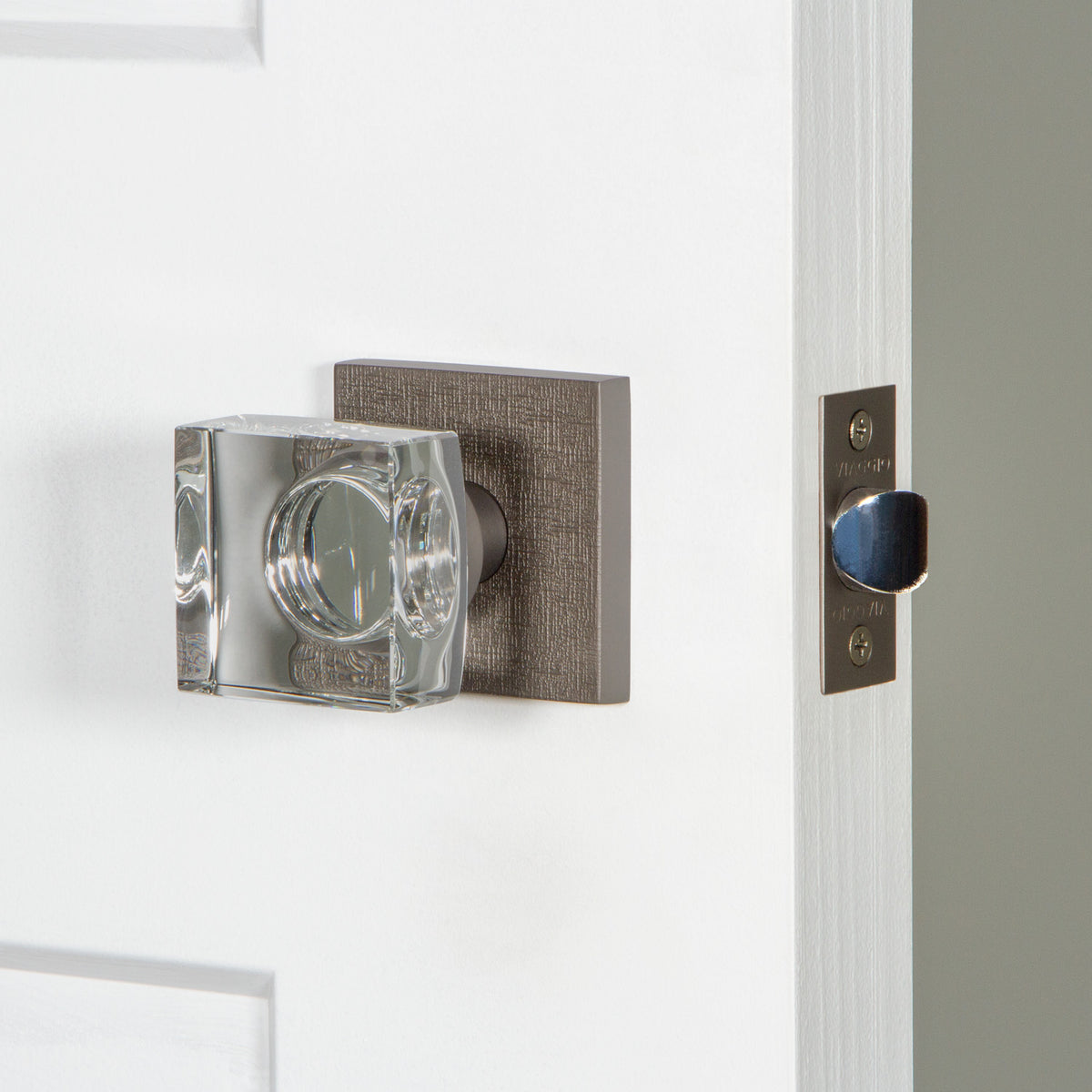 Quadrato Linen Rosette with Quadrato Crystal Knob in Titanium Gray