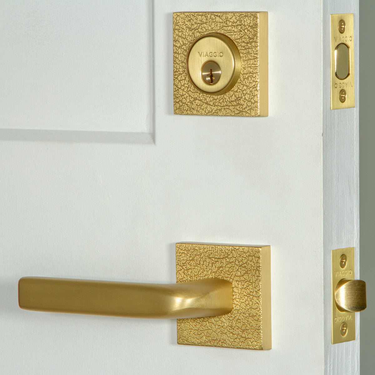 Quadrato Leather Rosette Entry Set with Bella Lever in Satin Brass