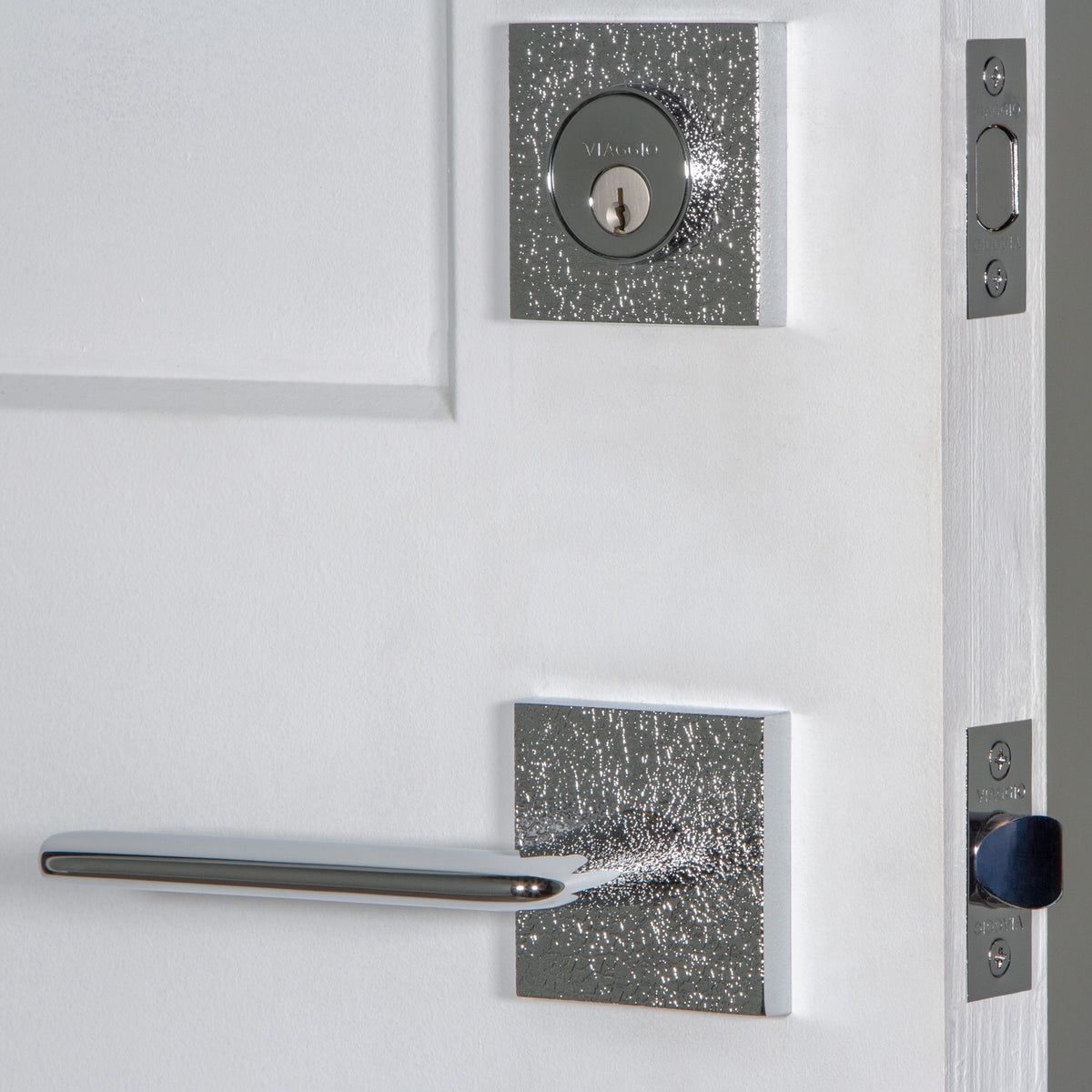 Quadrato Leather Rosette Entry Set with Brezza Lever in Bright Chrome