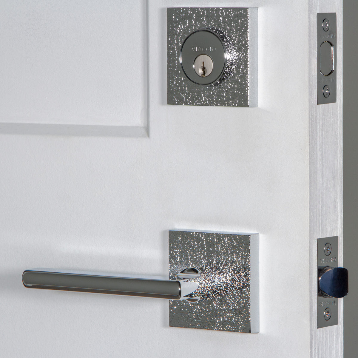 Quadrato Leather Rosette Entry Set with Milano Lever in Bright Chrome