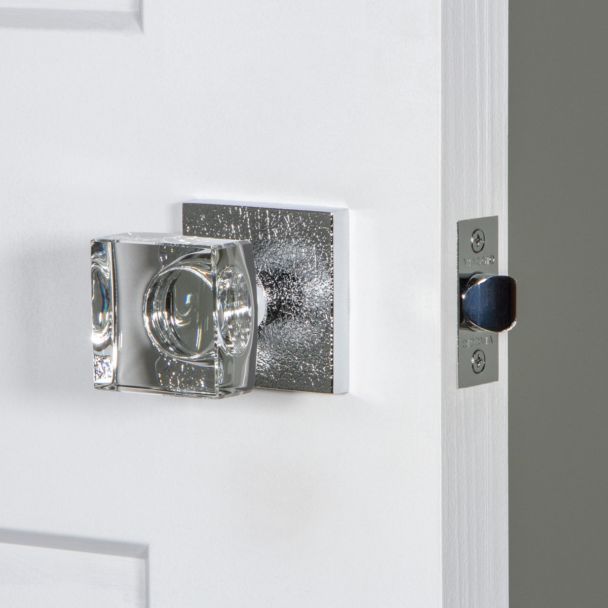 Quadrato Leather Rosette with Quadrato Crystal Knob in Bright Chrome