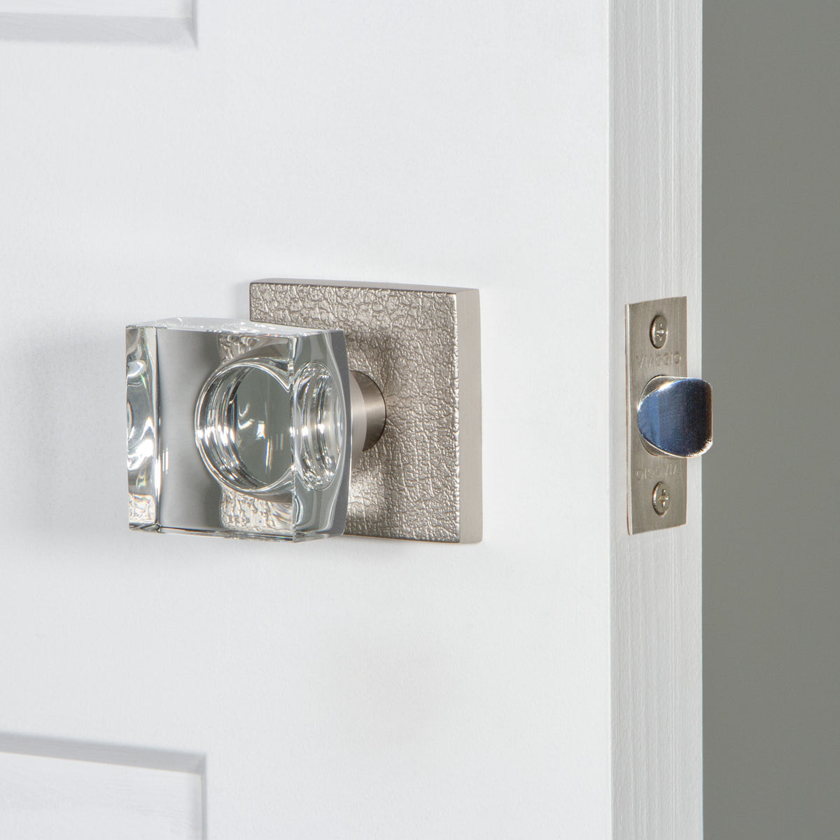 Quadrato Leather Rosette with Quadrato Crystal Knob in Satin Nickel