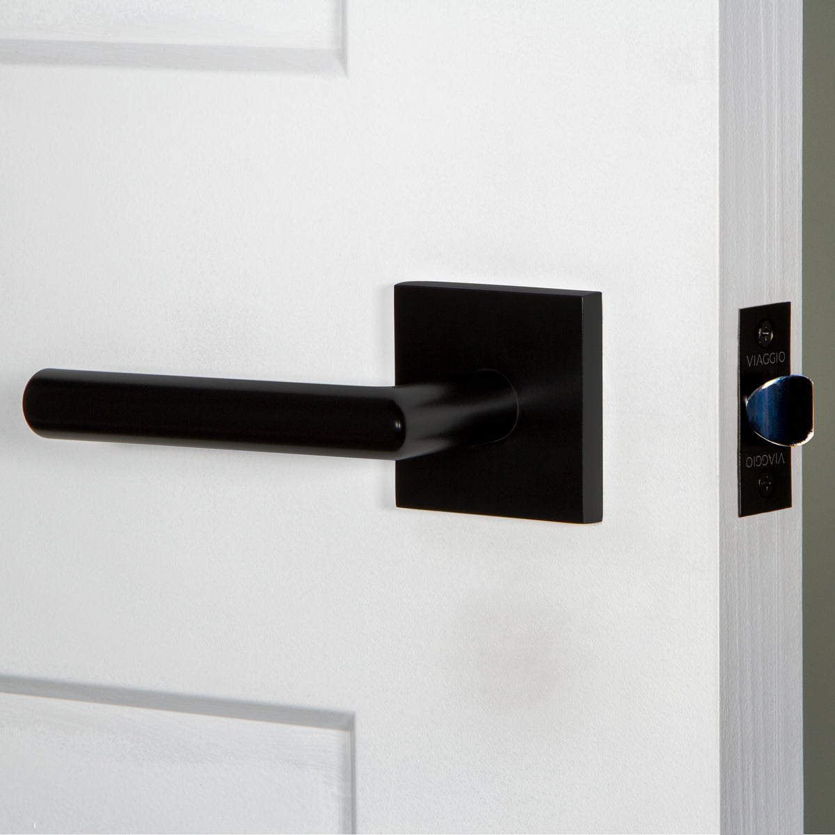 Quadrato Rosette with Moderno Lever in Satin Black