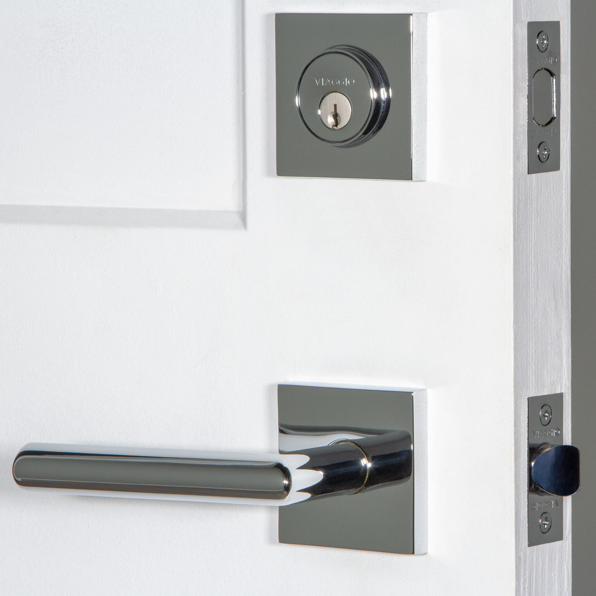 Quadrato Rosette Entry Set with Moderno Lever in Bright Chrome