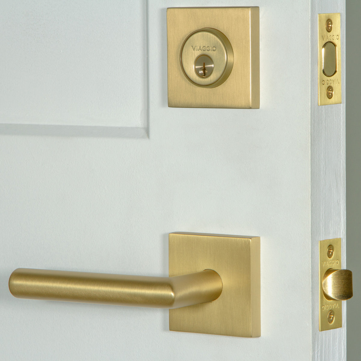 Quadrato Rosette Entry Set with Moderno Lever in Satin Brass