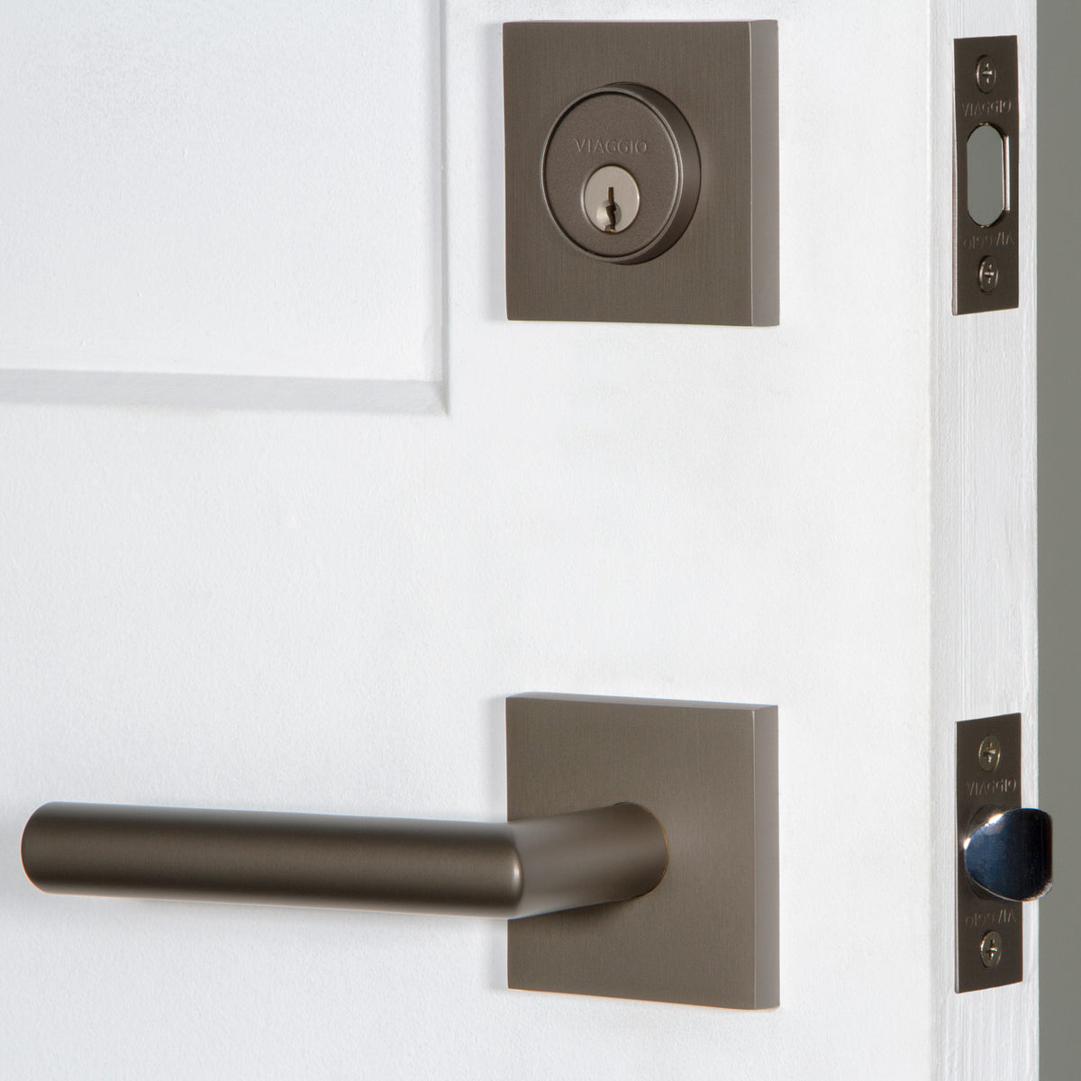 Quadrato Rosette Entry Set with Moderno Lever in Titanium Gray