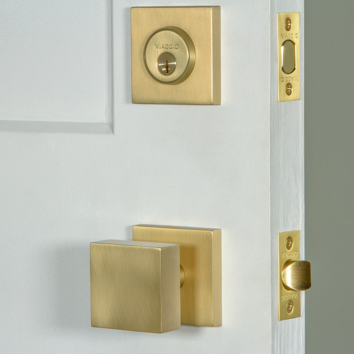 Quadrato Rosette Entry Set with Quadrato Knob in Satin Brass